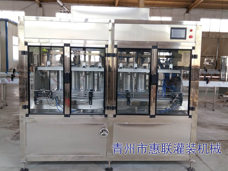 食用油灌裝機(jī)在小包裝食用油中的灌裝流程是怎樣的? 食用油灌裝機(jī)在小包裝食用油中的灌裝流程是怎樣的?