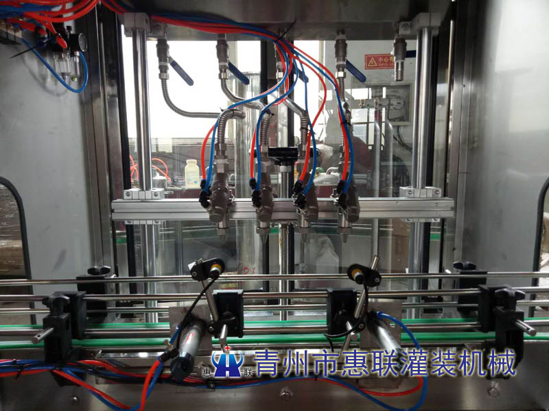 全自動(dòng)果蔬清洗劑灌裝機(jī)多種灌裝量選擇 助力洗滌劑企業(yè)提高產(chǎn)能 全自動(dòng)果蔬清洗劑灌裝機(jī)多種灌裝量選擇 助力洗滌劑企業(yè)提高產(chǎn)能